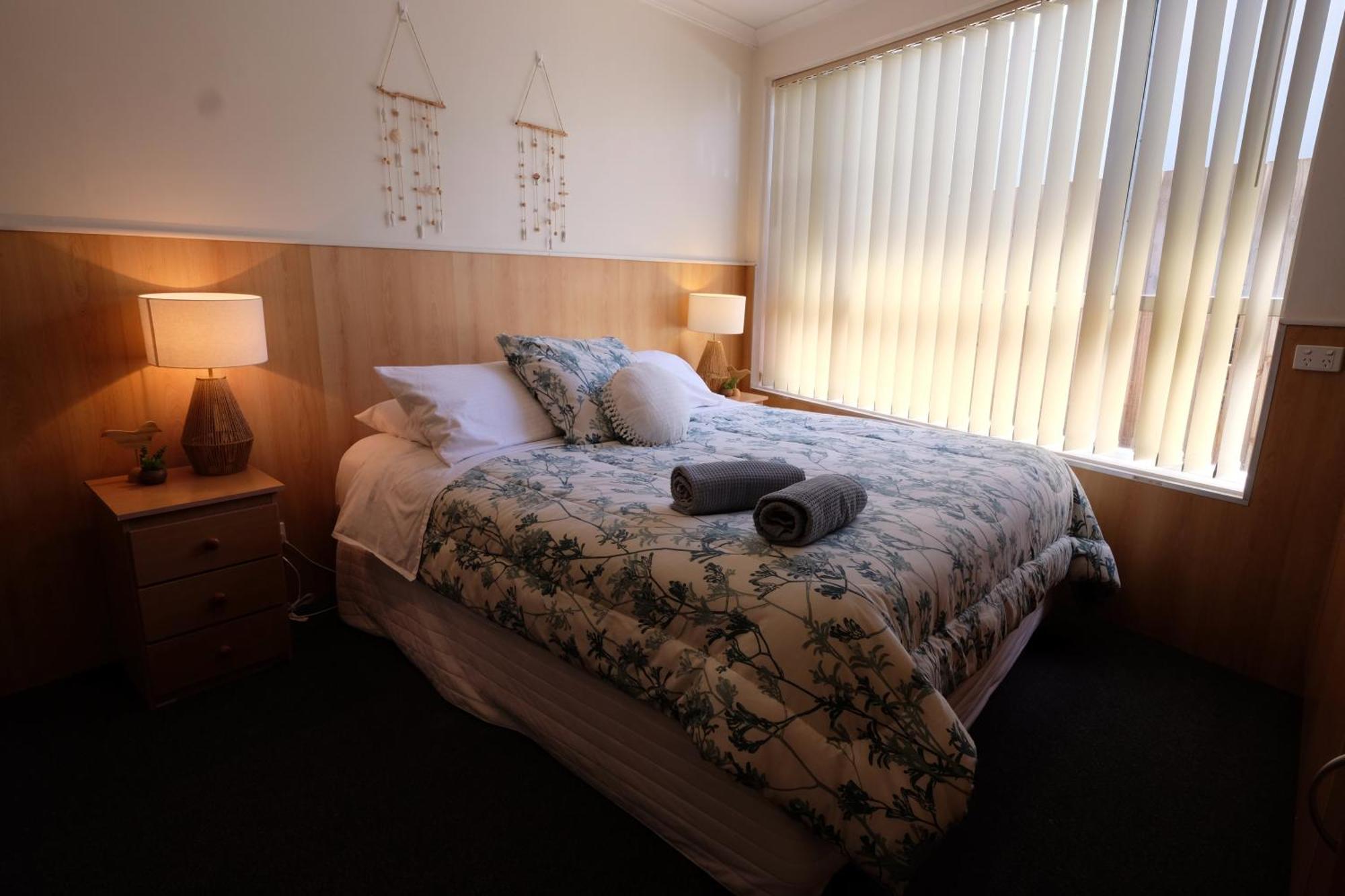Bamboo Motor Inn Лейкс-Ентранс Екстер'єр фото