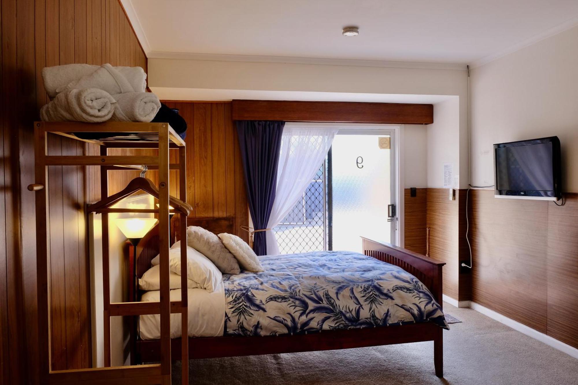 Bamboo Motor Inn Лейкс-Ентранс Екстер'єр фото