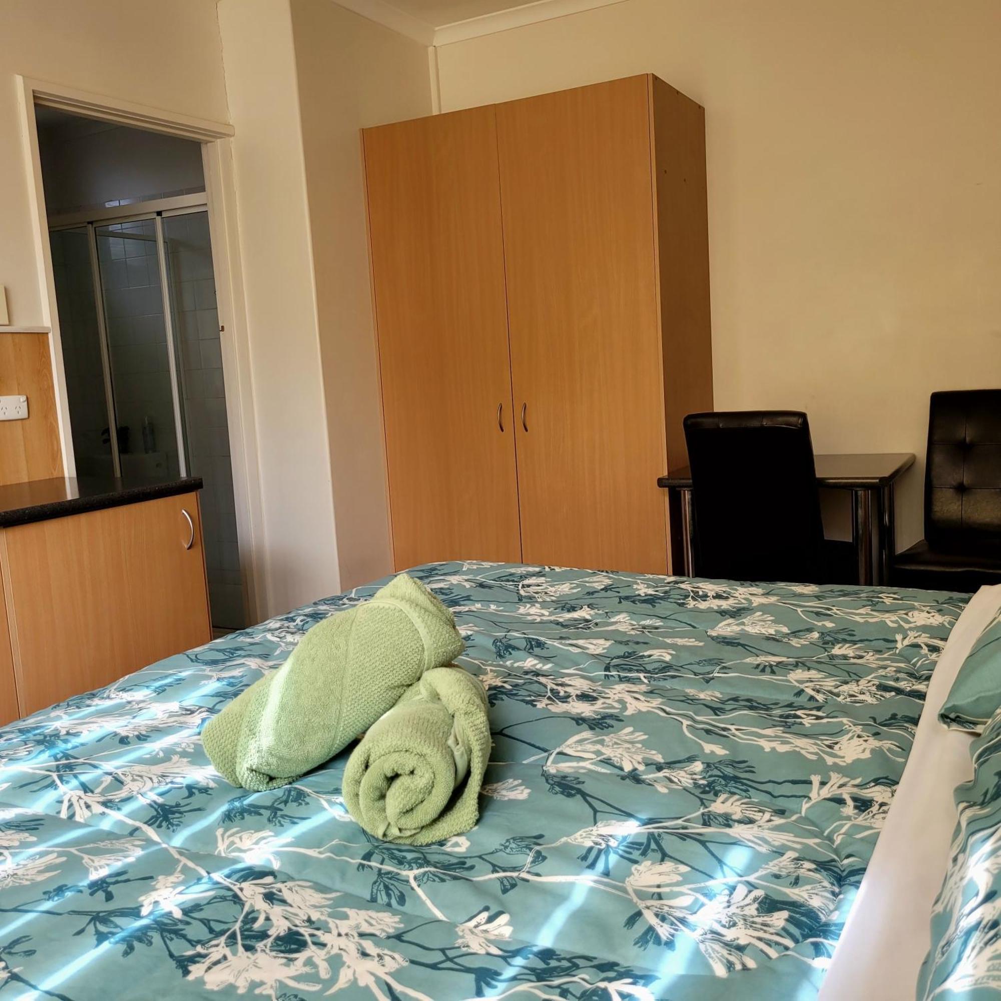 Bamboo Motor Inn Лейкс-Ентранс Екстер'єр фото
