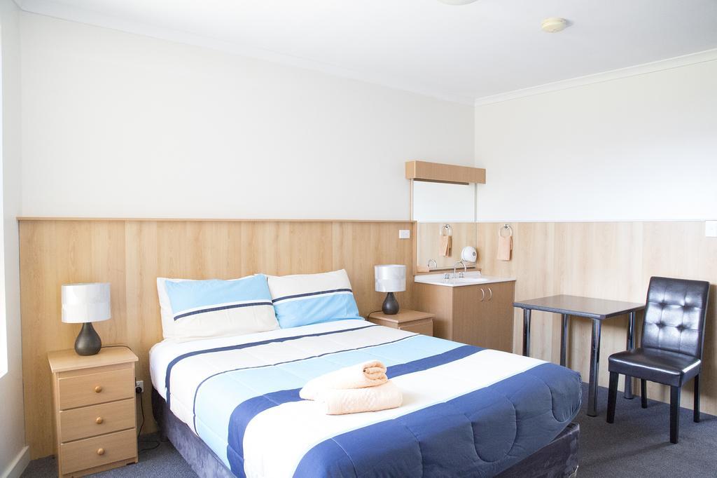 Bamboo Motor Inn Лейкс-Ентранс Екстер'єр фото
