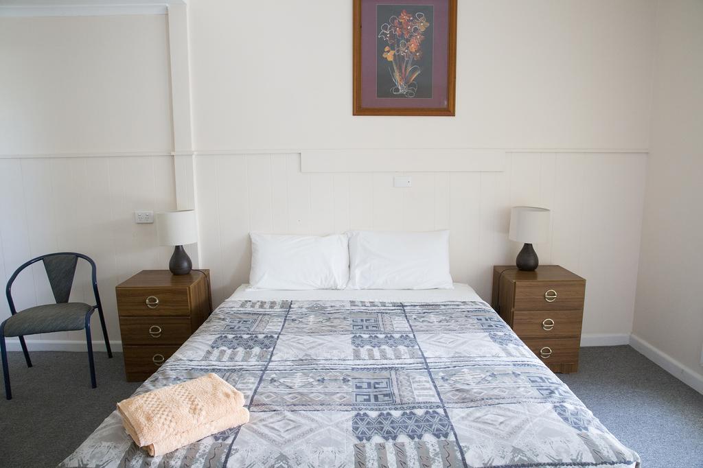 Bamboo Motor Inn Лейкс-Ентранс Екстер'єр фото