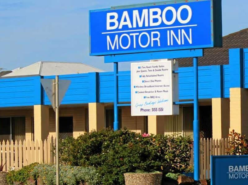 Bamboo Motor Inn Лейкс-Ентранс Екстер'єр фото