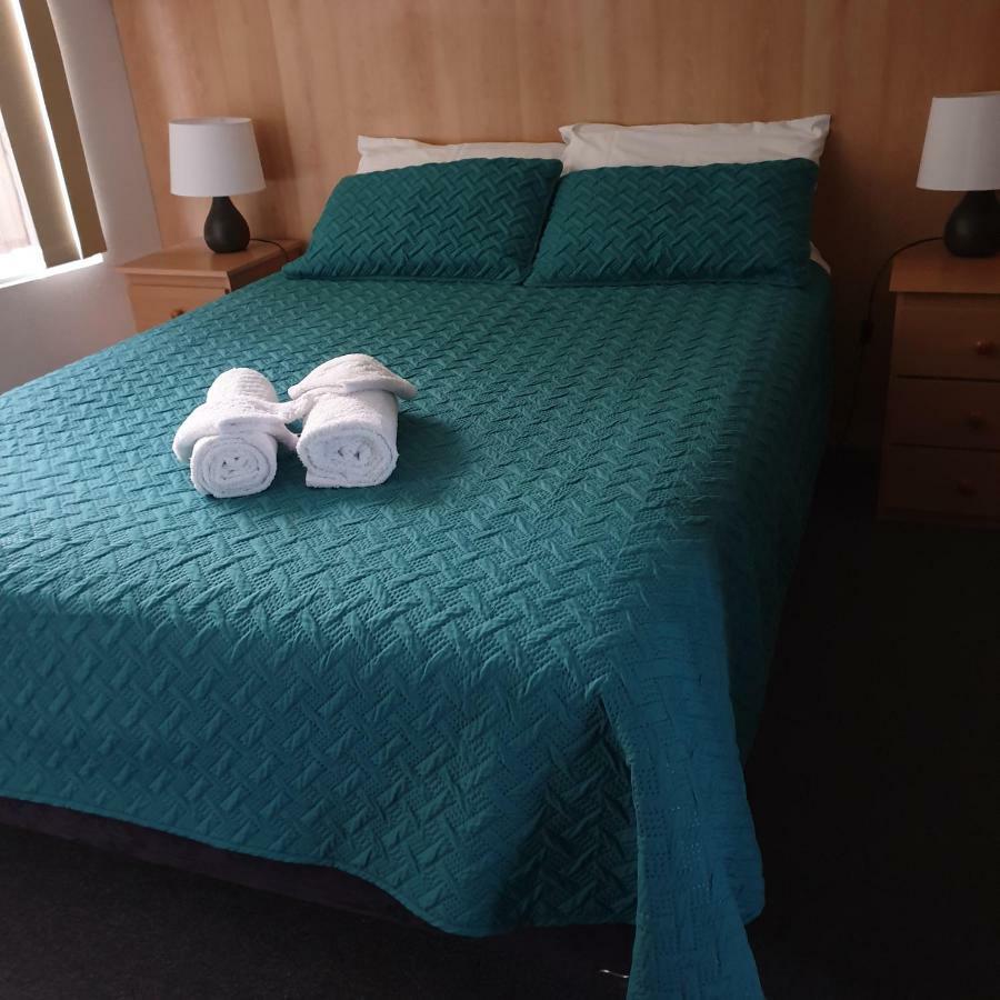 Bamboo Motor Inn Лейкс-Ентранс Екстер'єр фото